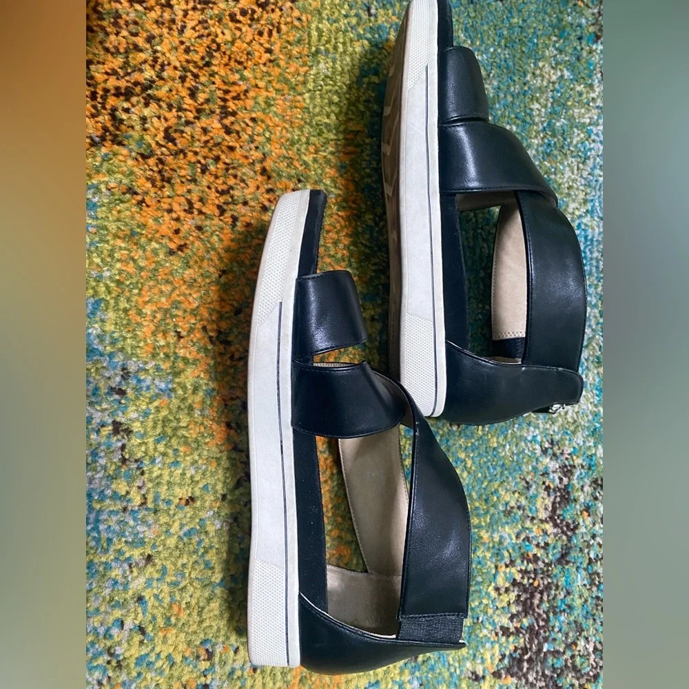 Adrienne Vittadini Black Sport Sandals - Picture 4 of 8